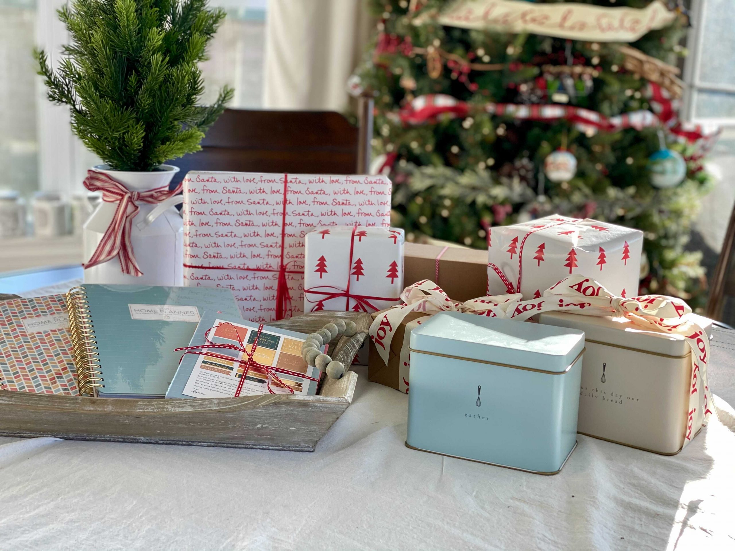 Christmas Gift Ideas: Weekly Planner & Homemaking Goodies