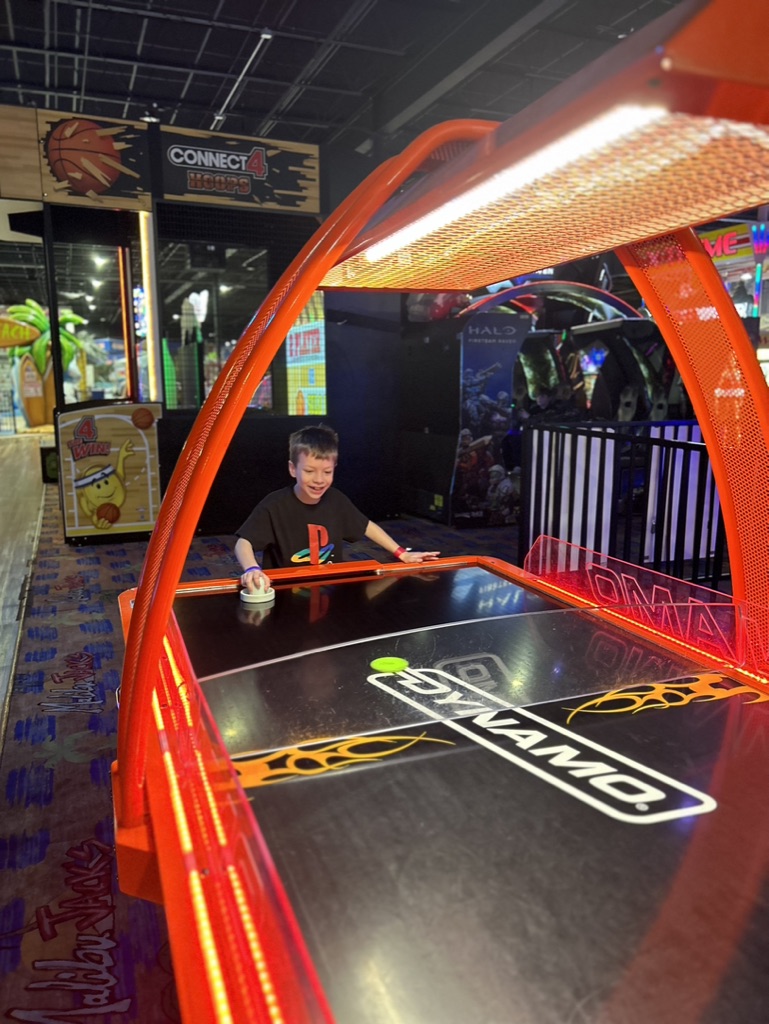 Malibu Jack's Arcade - Air Hockey